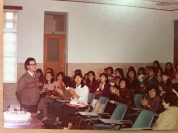 張榮農這一班（1982-1986）團結合作向心力極強，幫雷孟篤系主任慶生